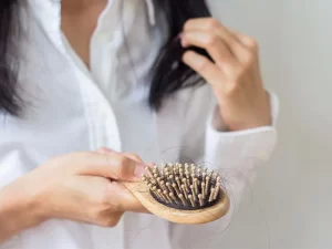 أسباب تساقط الشعر واهم العلاجات