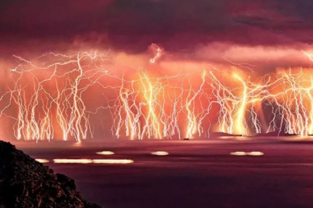 العاصفة الأبدية في فنزويلا