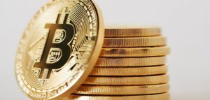 مقارنة بين البيتكوين والذهب