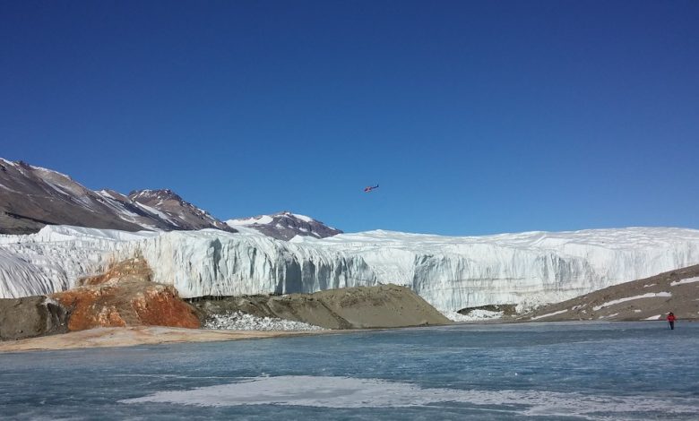 شلالات الدم في القارة القطبية الجنوبية