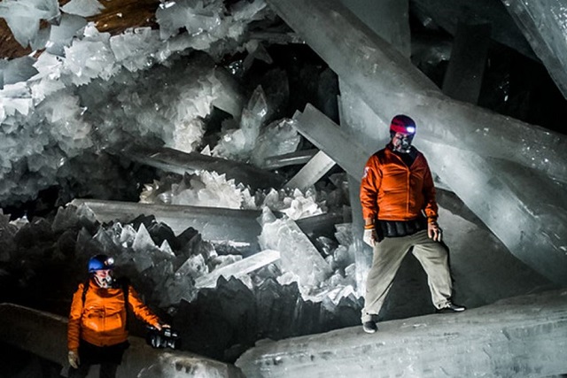 كهف البلورات المشهور