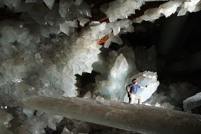 كهف البلورات المشهور