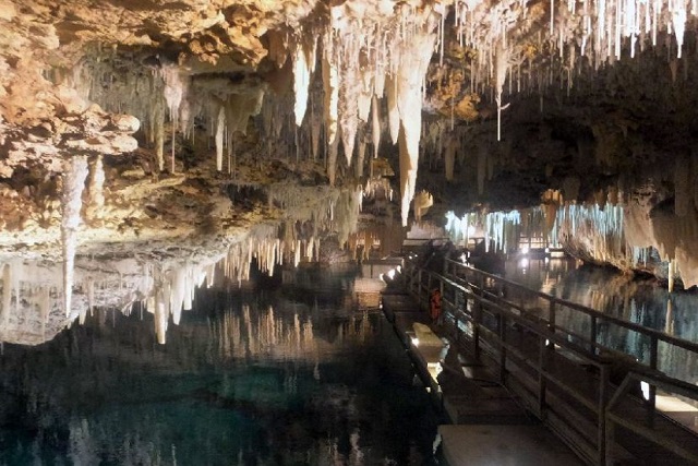 كهف البلورات المشهور