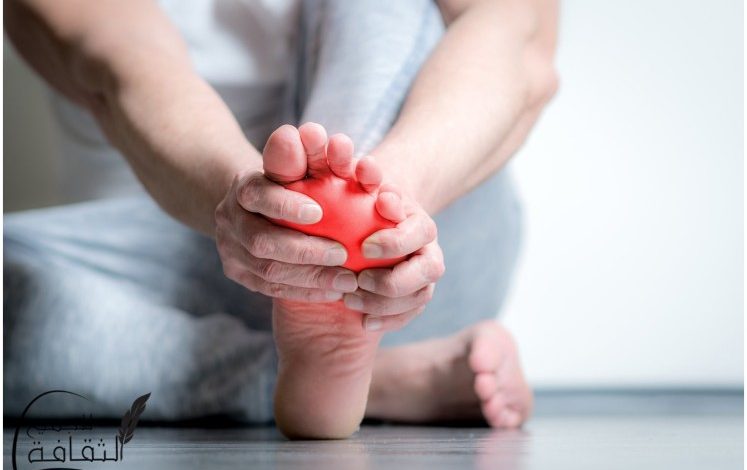 ما هي أسباب سخونة القدمين وعلاجها