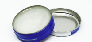 فوائد الفازلين لبشرة الوجه واستخداماته في الصحة والجمال