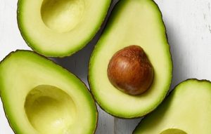 ماذا تأكل لمنع تساقط الشعر؟