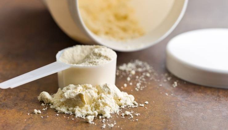 مصل اللبن؛ الخصائص والآثار الجانبية وكيفية التحضير في المنزل