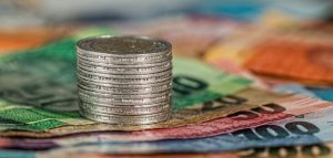 ما هي المعلومات الأساسية في الأسواق المالية؟