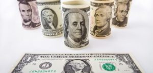 هل تعلم لماذا الدولار الأمريكي هو العملة العالمية؟