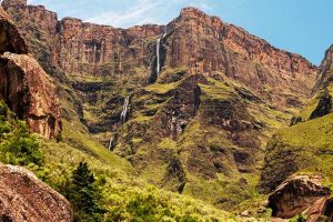 أعلى شلال في العالم. 10 شلالات مذهلة في العالم