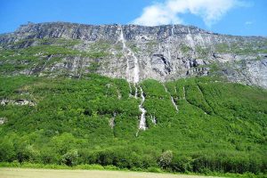 أعلى شلال في العالم. 10 شلالات مذهلة في العالم